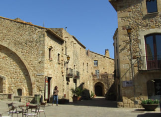 Pals reclama revisar el decret dels habitatges d’ús turístic per preservar l’autonomia municipal