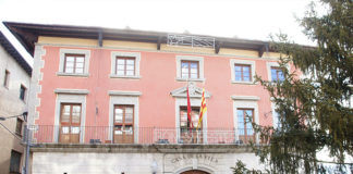 Quins pobles poden veure augmentat el nombre de regidors, segons l’últim padró? Puigcerdà façana ajuntament