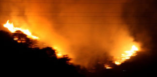 Tres dels quatre incendis del Pirineu lleidatà continuen actius