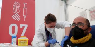 La suspensió a AstraZeneca alenteix encara més la vacunació