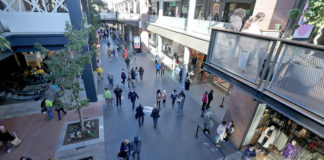 Revisió de les restriccions en el comerç pel canvi de tendència en els contagis