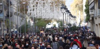 El govern avalua que es puguin reobrir les grans superfícies