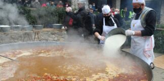 L’arròs arriba als carrers de Bagà amb el retorn de la seva gran festa