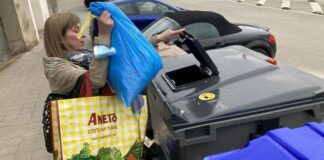 Veïns de Sallent diuen que s’adapten amb facilitat als nous contenidors amb xip