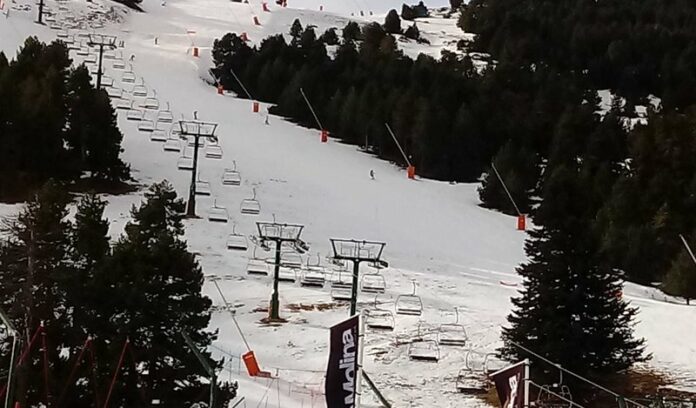 Fotos tancament Cerdanya i Ripollès. Estació esquí la Molina.