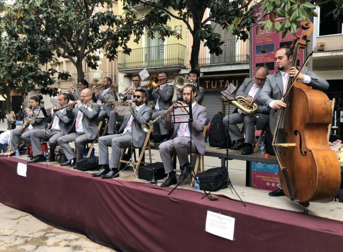 Sardanes de les Fires i les festes de kla Santa Creu de Figueres Foto: Tramuntana TV