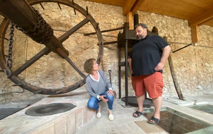 El Trull del Fuster de VIlanant. Amb Anna Palet, l'lcaldessa i Xavi Camps, de l'empresa Terramar Natura i Cultura.