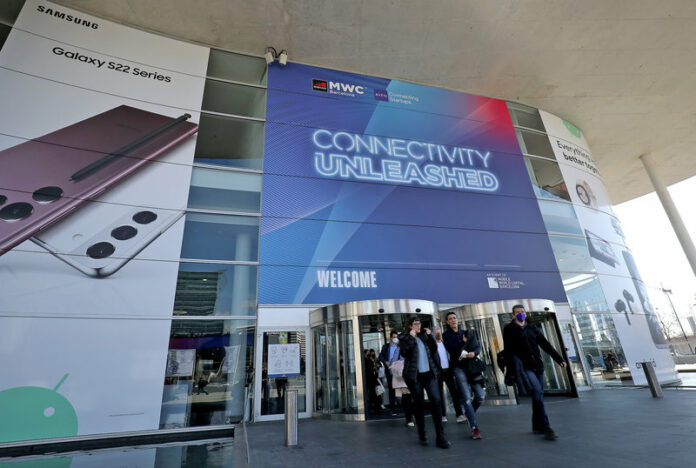 Barcelona. Mobile World Congress última jornada. gent marxant de la fira. MWC22