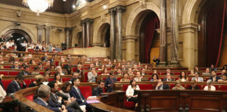 El Parlament demana un fons de compensació per falta d’inversions de l’Estat