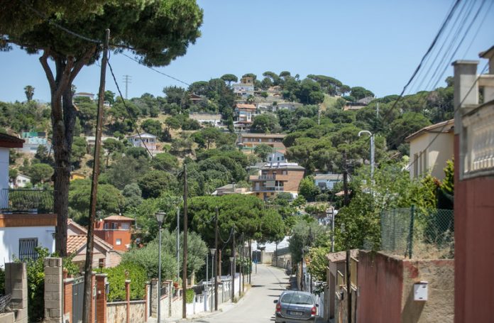 Tordera. fer fotos d'urbanitzacions pensant amb portada pel dossier