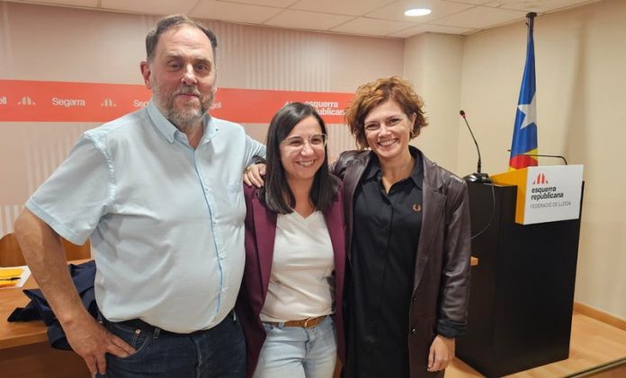Oriol Junqueras i Elisenda Alamany abracen la candidata d'ERC a les eleccions municipals de Lleida del 2027, Jordina Freixanet