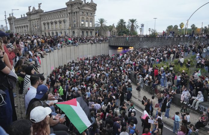 Miles de personas contra "genocidio israelí" y la detención de la flotilla en Barcelona