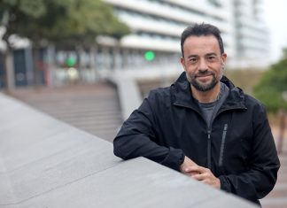 “A les nits bevia i plorava, i l’endemà tocava somriure”