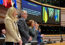 El Parlament reafirma el seu suport a Ucraïna quatre anys després de la invasió russa