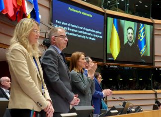 El Parlament reafirma el seu suport a Ucraïna quatre anys després de la invasió russa