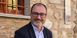 “És complicat governar sense majoria absoluta. I això que la criticava quan estava a l’oposició!”