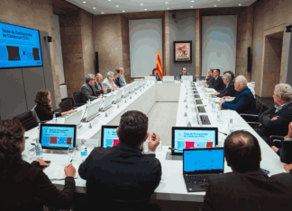 El Govern rep operadores de telecomunicacions i el món local en el marc del MWC per avançar en la millora de la connectivitat del país