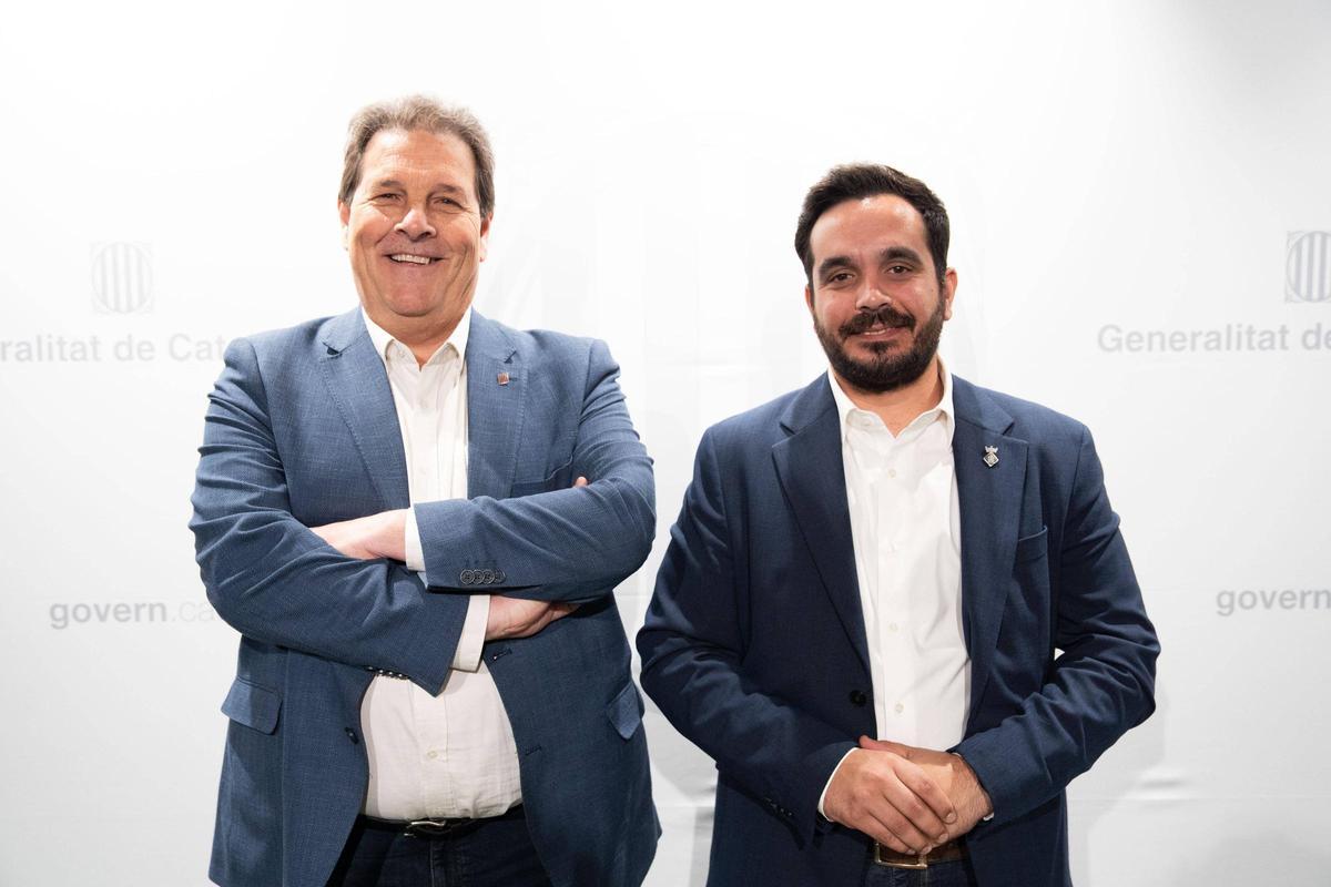 L'alcalde de Castellgalí, Cristòfol Gimeno, amb el seu successor, Marcos Álvarez