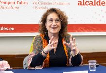 L’alcaldessa de Sitges reivindica el municipalisme davant els reptes del turisme i l’habitatge en una sessió amb estudiants de la UPF