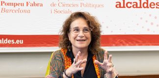 L’alcaldessa de Sitges reivindica el municipalisme davant els reptes del turisme i l’habitatge en una sessió amb estudiants de la UPF