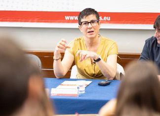 Filo Cañete, alcaldessa de Sant Adrià del Besòs, convidada al cicle “Alcaldes i Universitat 2026”, amb alcaldes.eu i la Universitat Pompeu Fabra